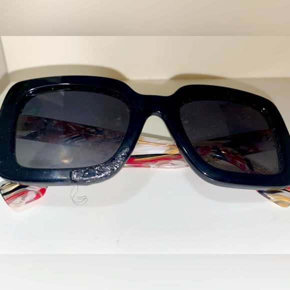BURBERRY Black Square Sunglasses - Picture 5 of 5
